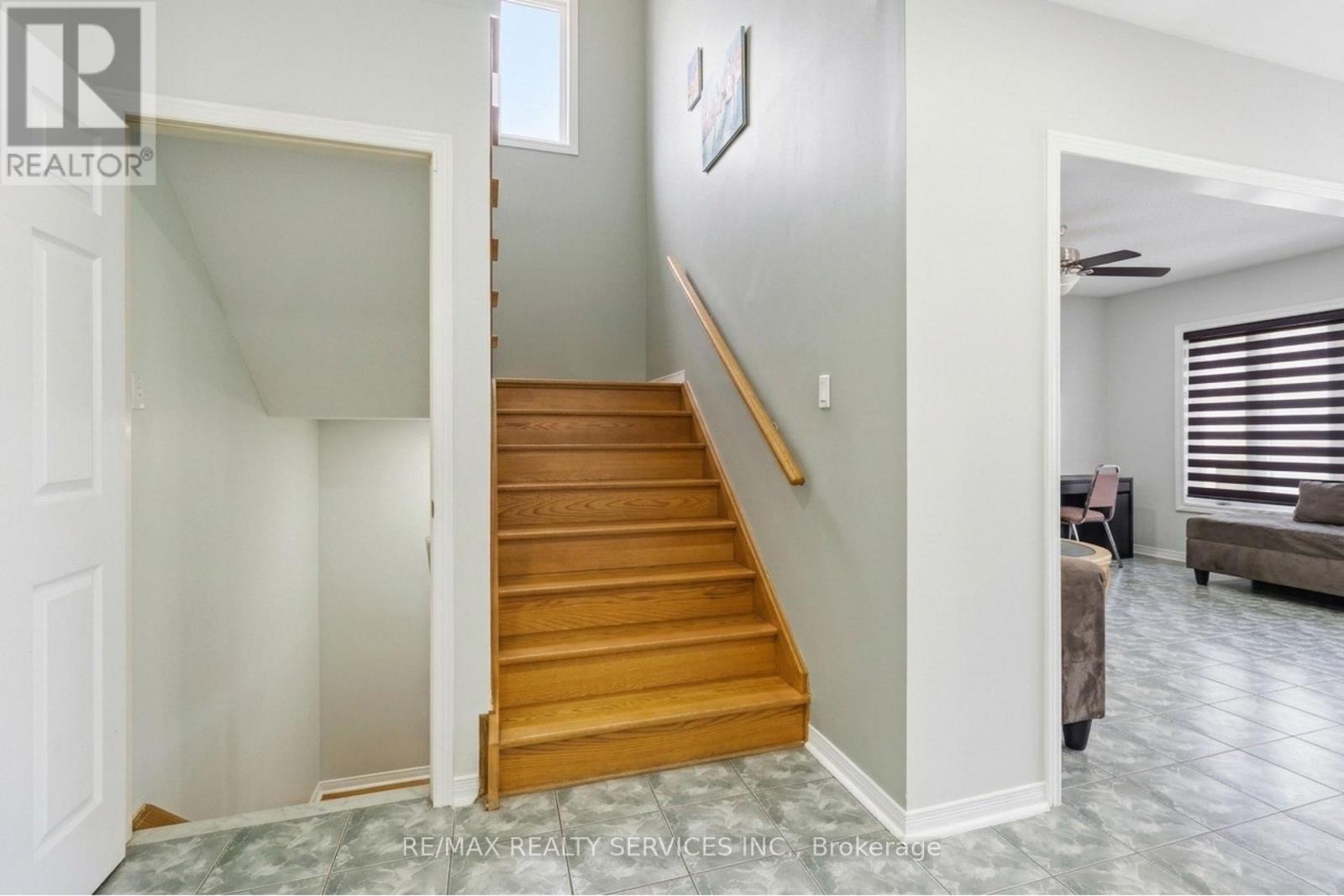 8 Pacific Wind Crescent, Brampton, ON - Indoor Photo Showing Other Room