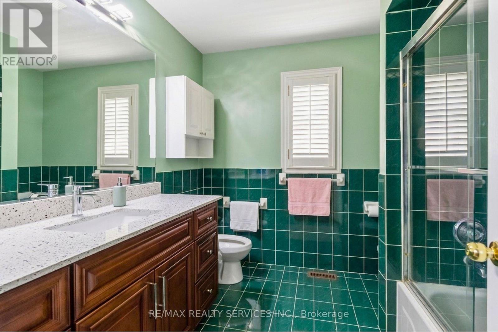8 Pacific Wind Crescent, Brampton, ON - Indoor Photo Showing Bathroom