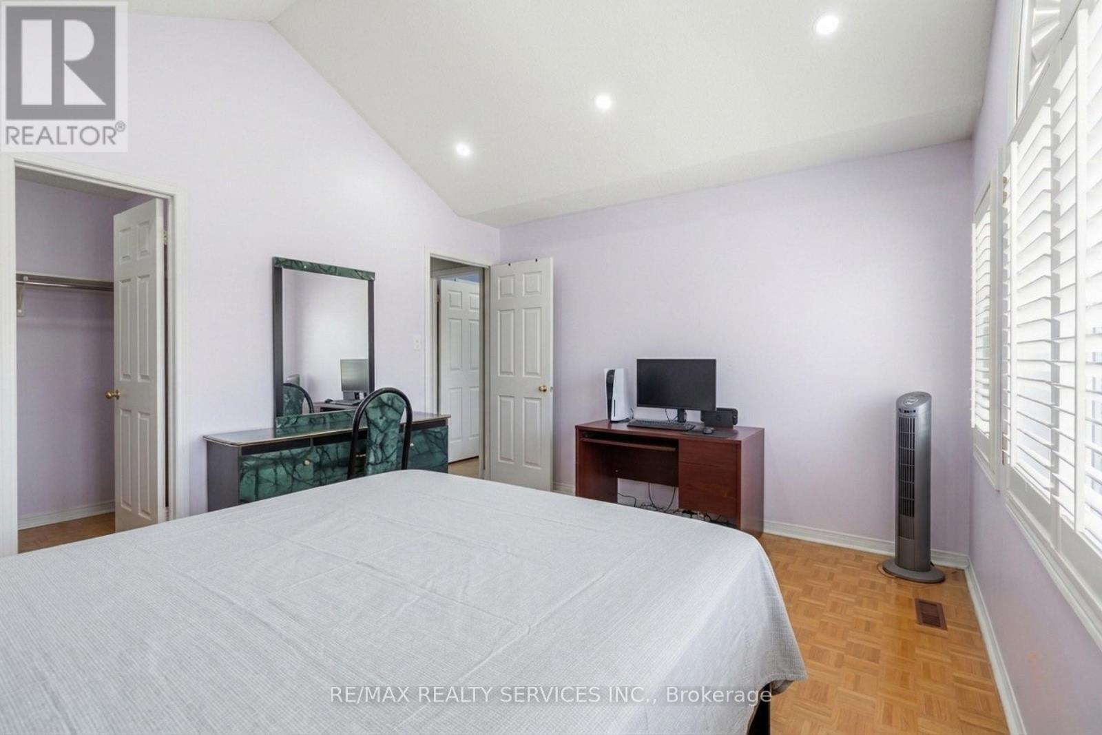 8 Pacific Wind Crescent, Brampton, ON - Indoor Photo Showing Bedroom
