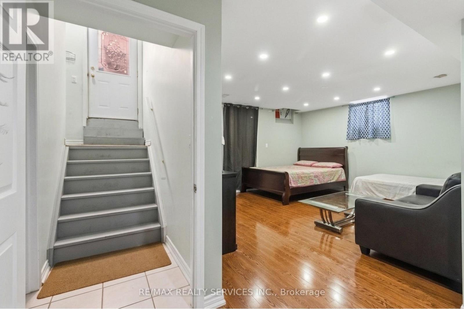 8 Pacific Wind Crescent, Brampton, ON - Indoor