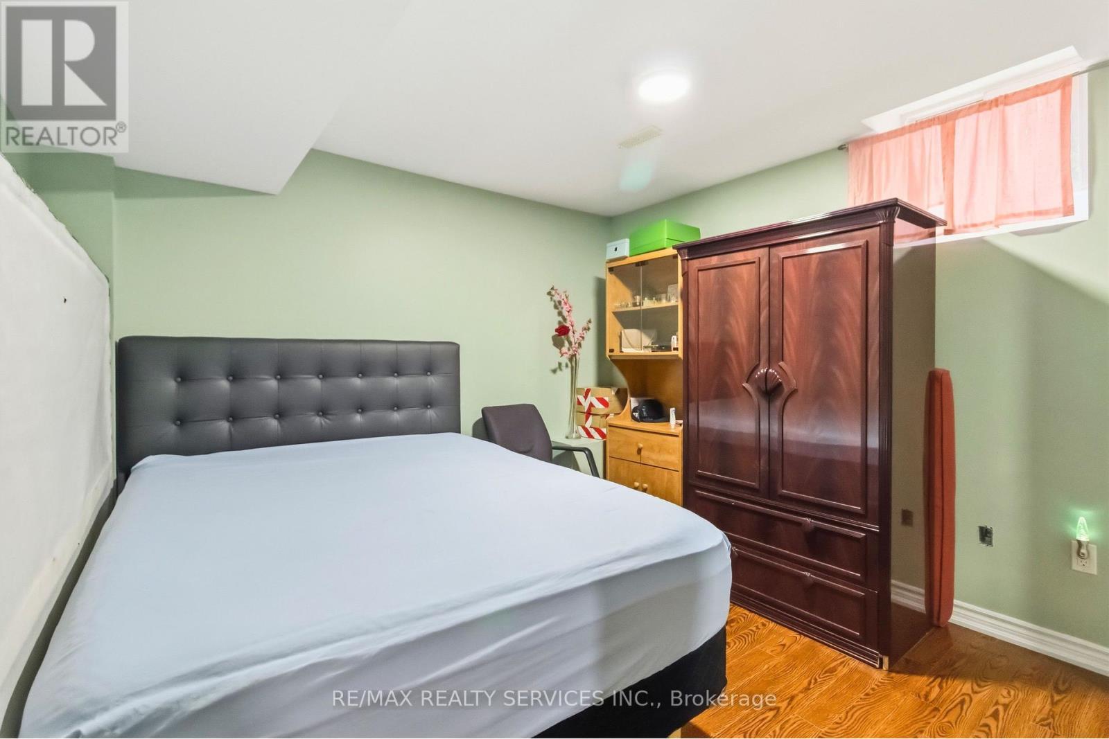 8 Pacific Wind Crescent, Brampton, ON - Indoor Photo Showing Bedroom