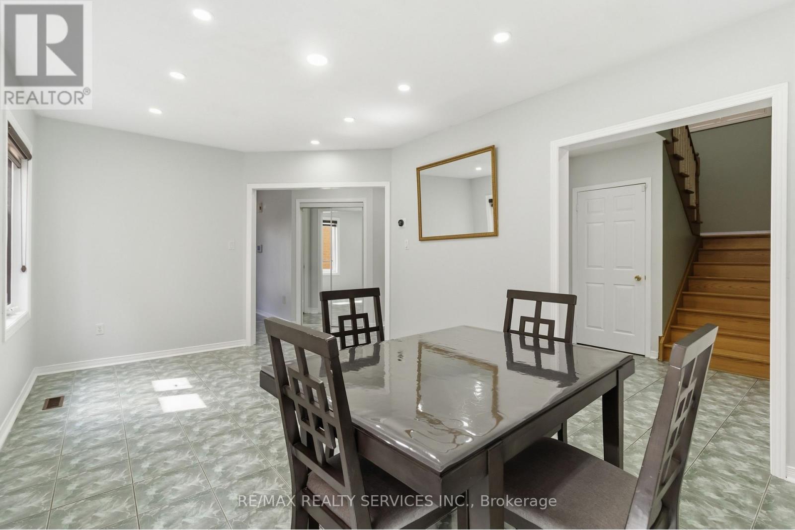 8 Pacific Wind Crescent, Brampton, ON - Indoor Photo Showing Dining Room