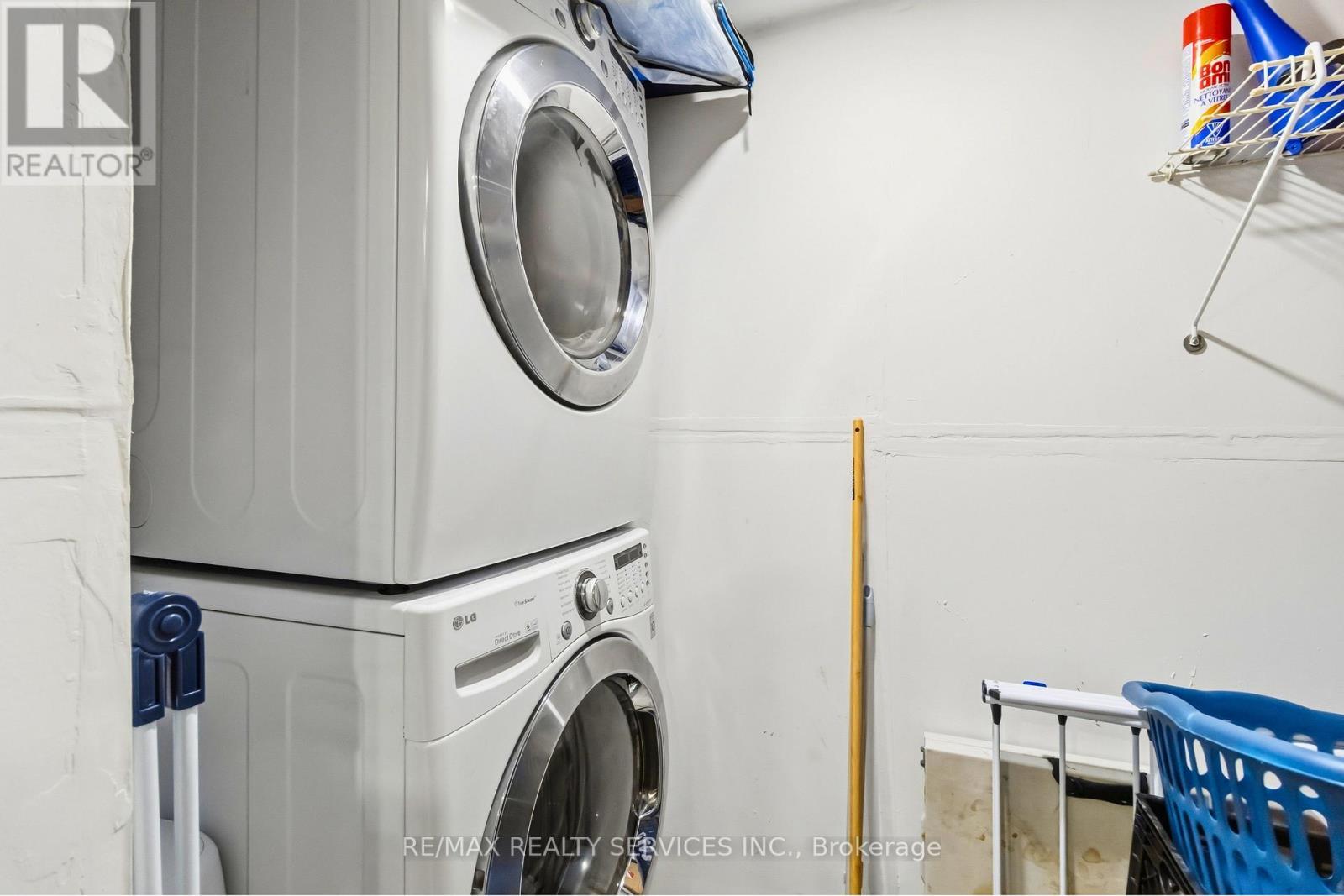 8 Pacific Wind Crescent, Brampton, ON - Indoor Photo Showing Laundry Room