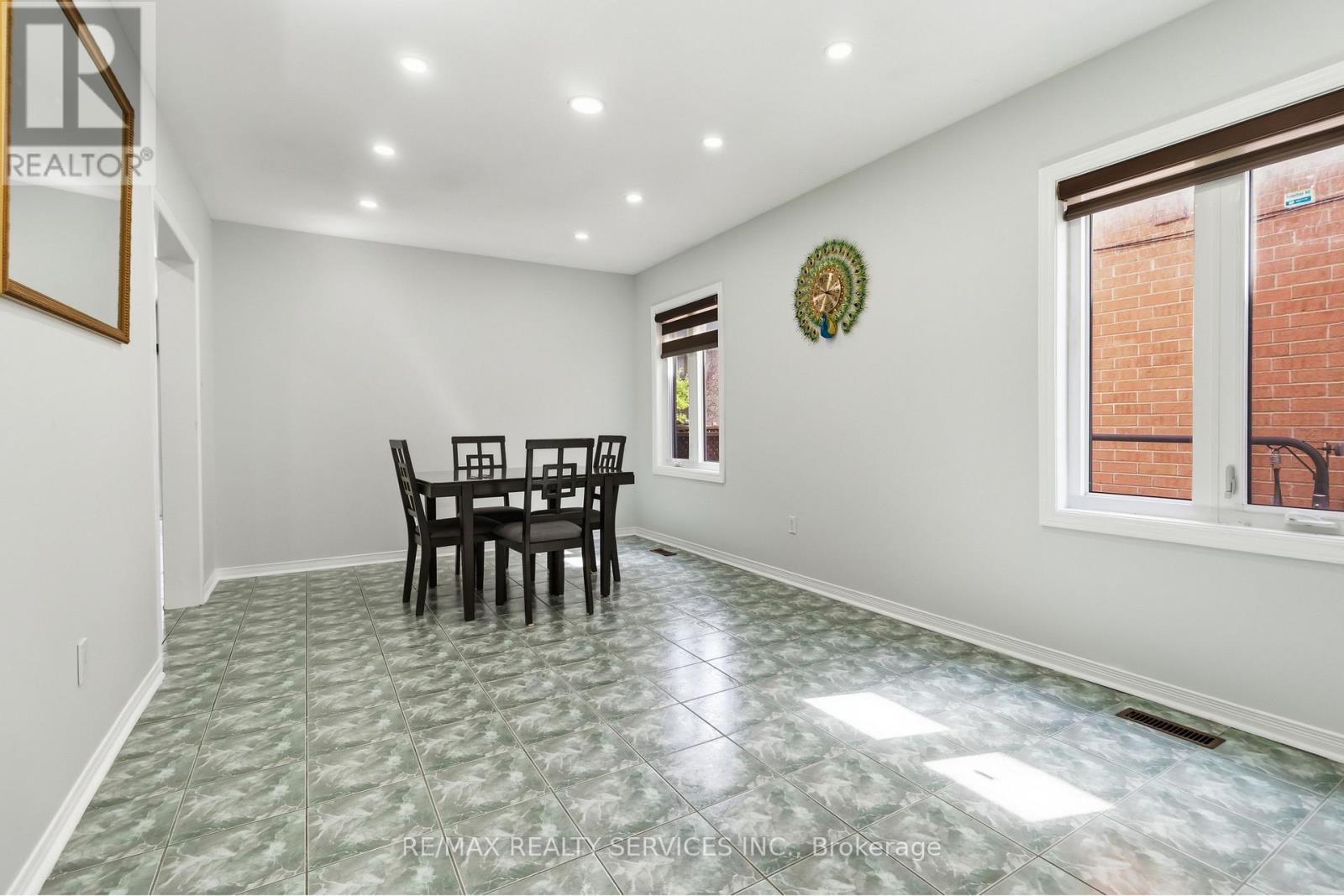 8 Pacific Wind Crescent, Brampton, ON - Indoor