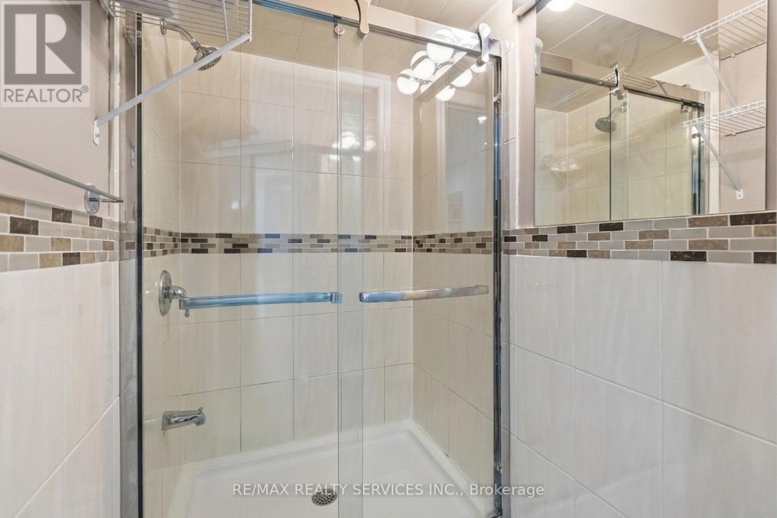 8 Pacific Wind Crescent, Brampton, ON - Indoor Photo Showing Bathroom
