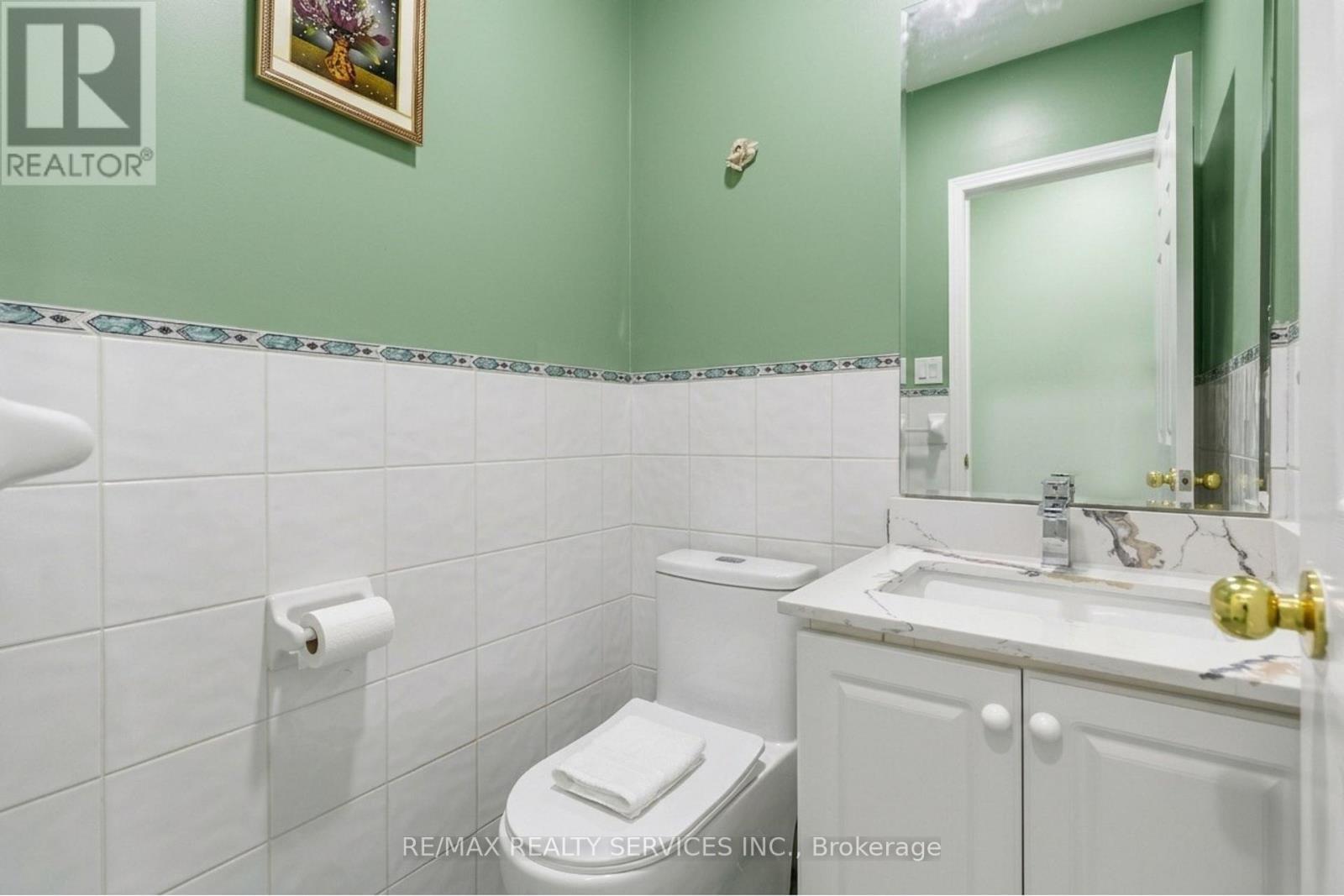 8 Pacific Wind Crescent, Brampton, ON - Indoor Photo Showing Bathroom