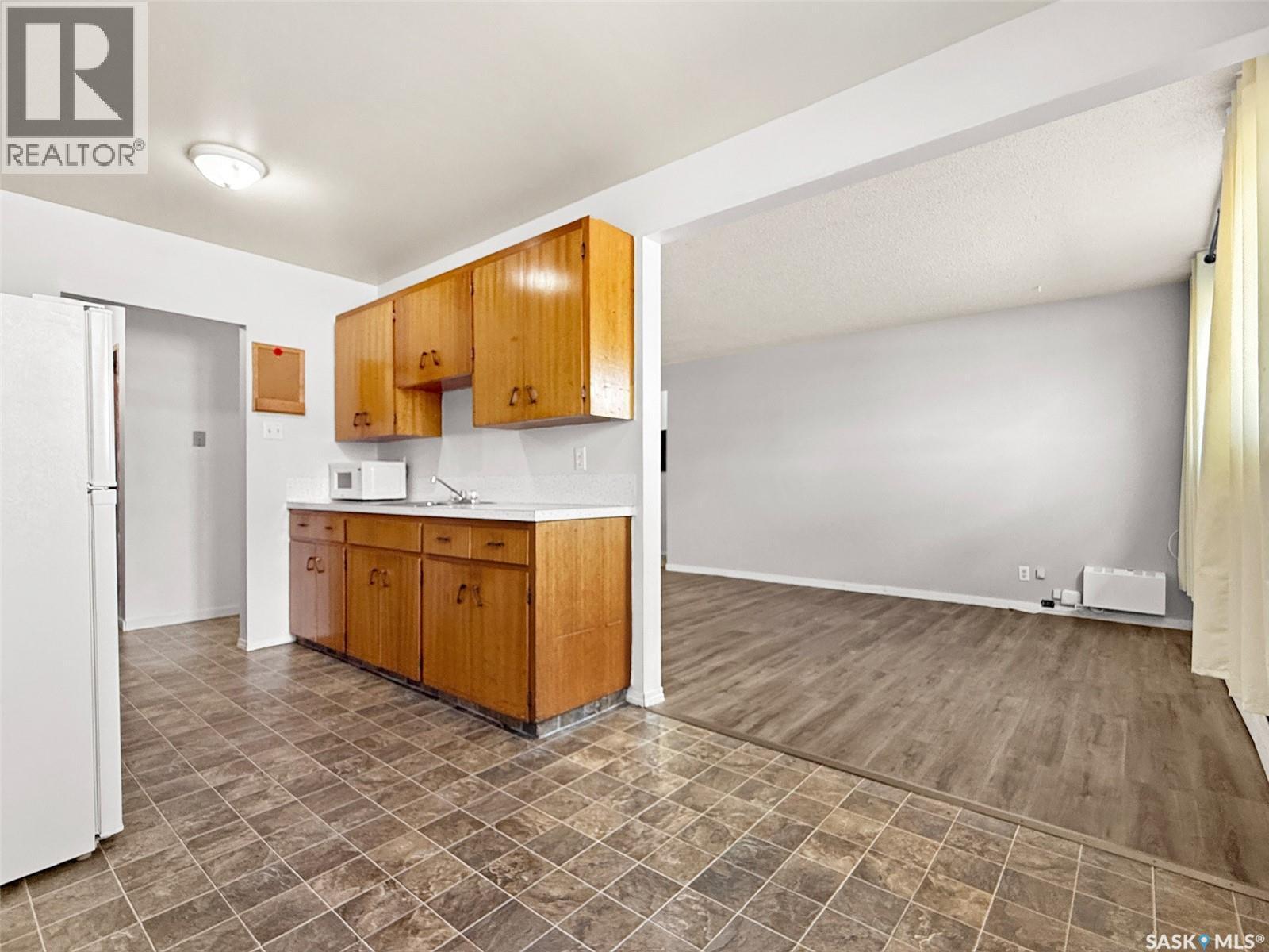 373 2Nd Avenue Se, Swift Current, SK - Indoor Photo Showing Kitchen