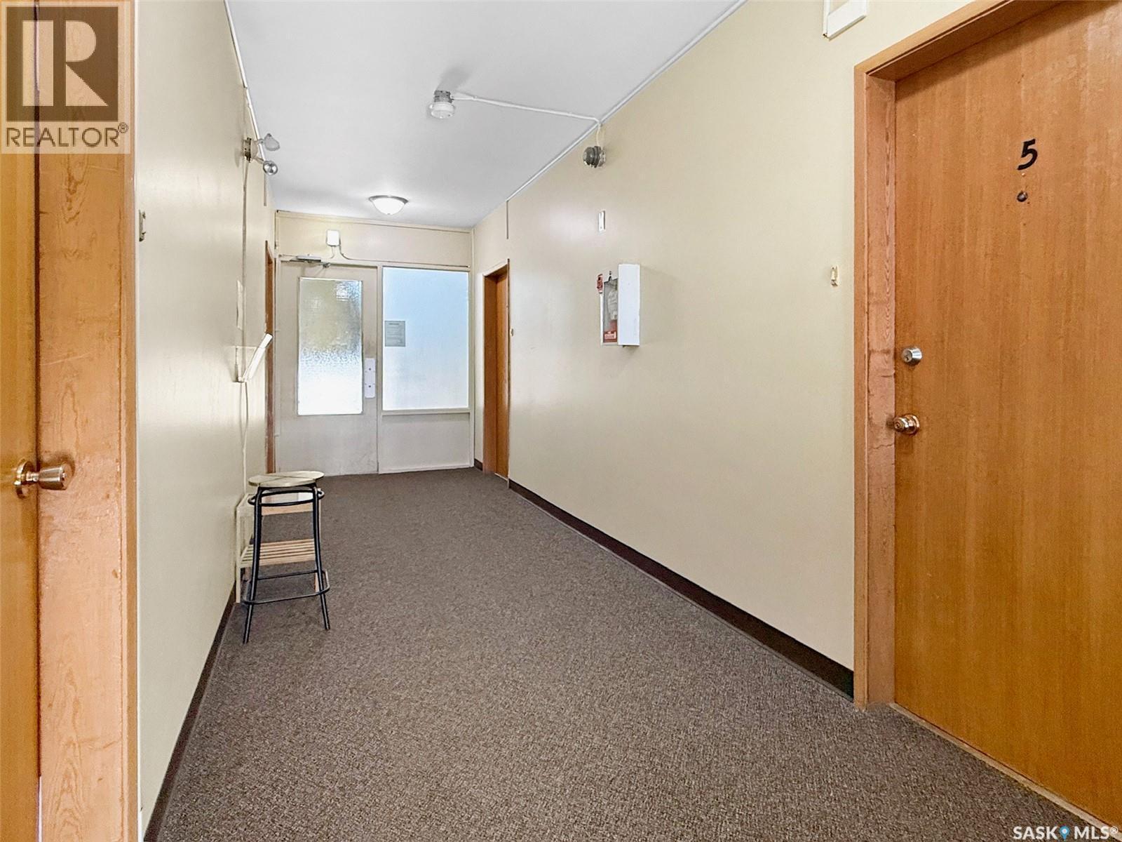 373 2Nd Avenue Se, Swift Current, SK - Indoor Photo Showing Other Room