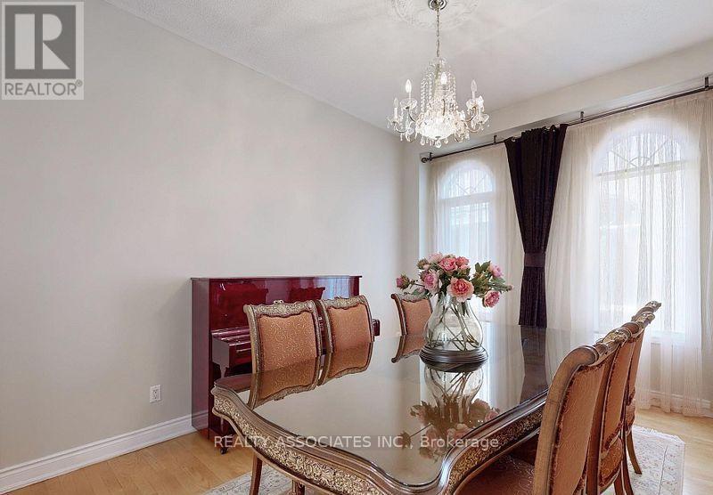 2 Lord Nelson Court, Richmond Hill, ON - Indoor Photo Showing Dining Room