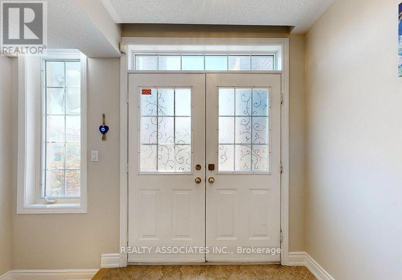 2 Lord Nelson Court, Richmond Hill, ON - Indoor Photo Showing Other Room