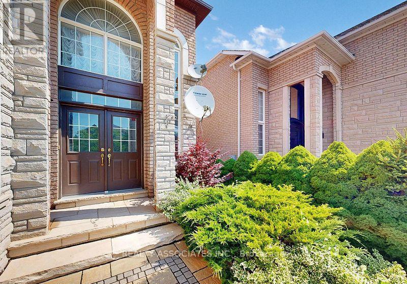 2 Lord Nelson Court, Richmond Hill, ON - Outdoor