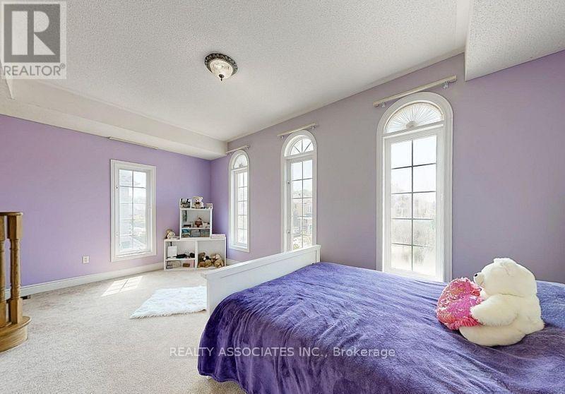 2 Lord Nelson Court, Richmond Hill, ON - Indoor Photo Showing Bedroom