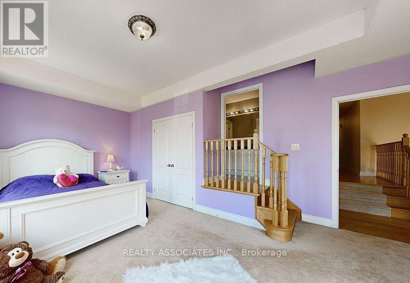 2 Lord Nelson Court, Richmond Hill, ON - Indoor Photo Showing Bedroom