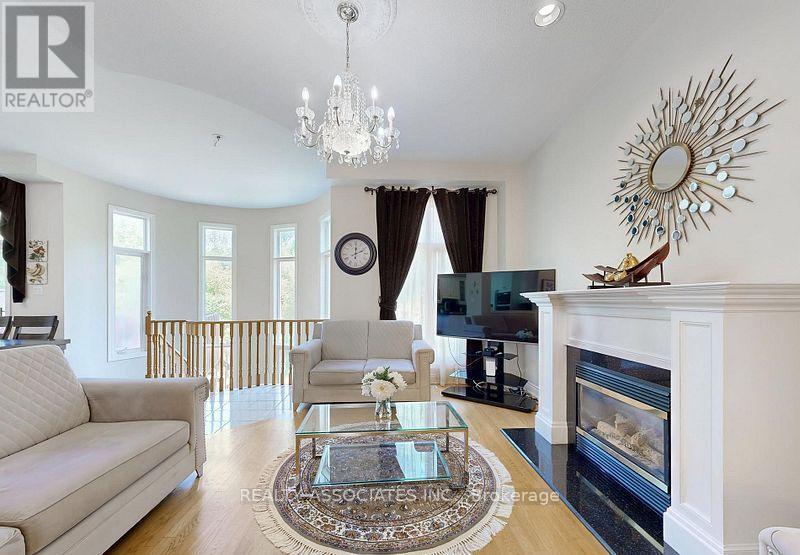 2 Lord Nelson Court, Richmond Hill, ON - Indoor Photo Showing Living Room With Fireplace