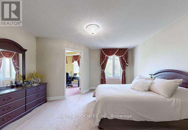 2 Lord Nelson Court, Richmond Hill, ON - Indoor Photo Showing Bedroom