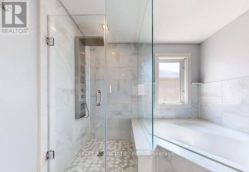 2 Lord Nelson Court, Richmond Hill, ON - Indoor Photo Showing Bathroom