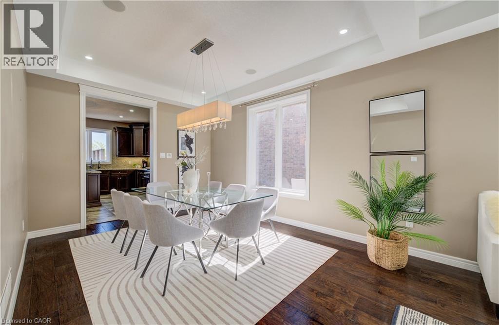 264 Evens Pond Crescent, Kitchener, ON - Indoor Photo Showing Dining Room