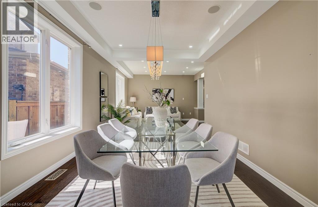 264 Evens Pond Crescent, Kitchener, ON - Indoor Photo Showing Dining Room