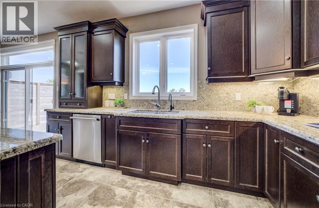 264 Evens Pond Crescent, Kitchener, ON - Indoor Photo Showing Kitchen With Upgraded Kitchen