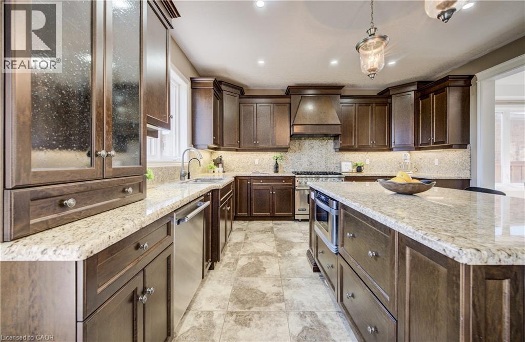 264 Evens Pond Crescent, Kitchener, ON - Indoor Photo Showing Kitchen With Upgraded Kitchen