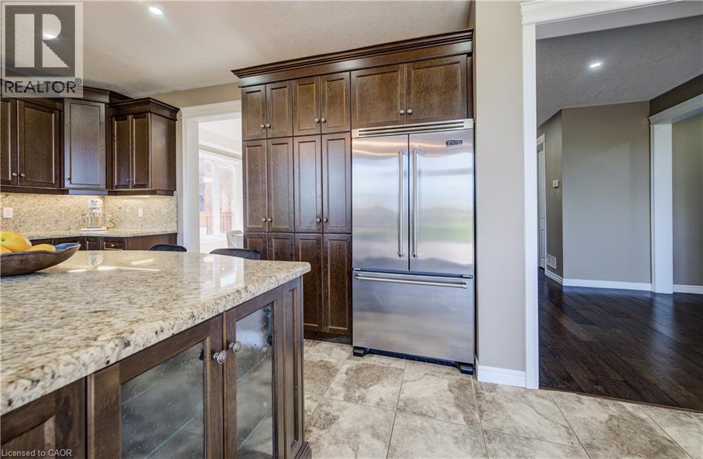 264 Evens Pond Crescent, Kitchener, ON - Indoor Photo Showing Kitchen