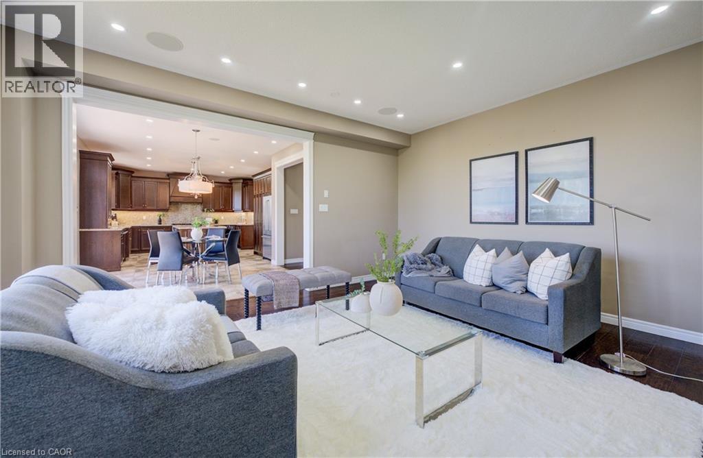 264 Evens Pond Crescent, Kitchener, ON - Indoor Photo Showing Living Room