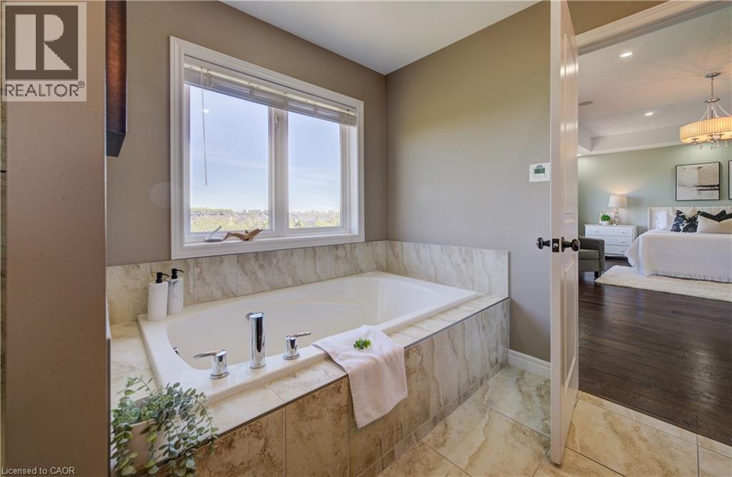 264 Evens Pond Crescent, Kitchener, ON - Indoor Photo Showing Bathroom