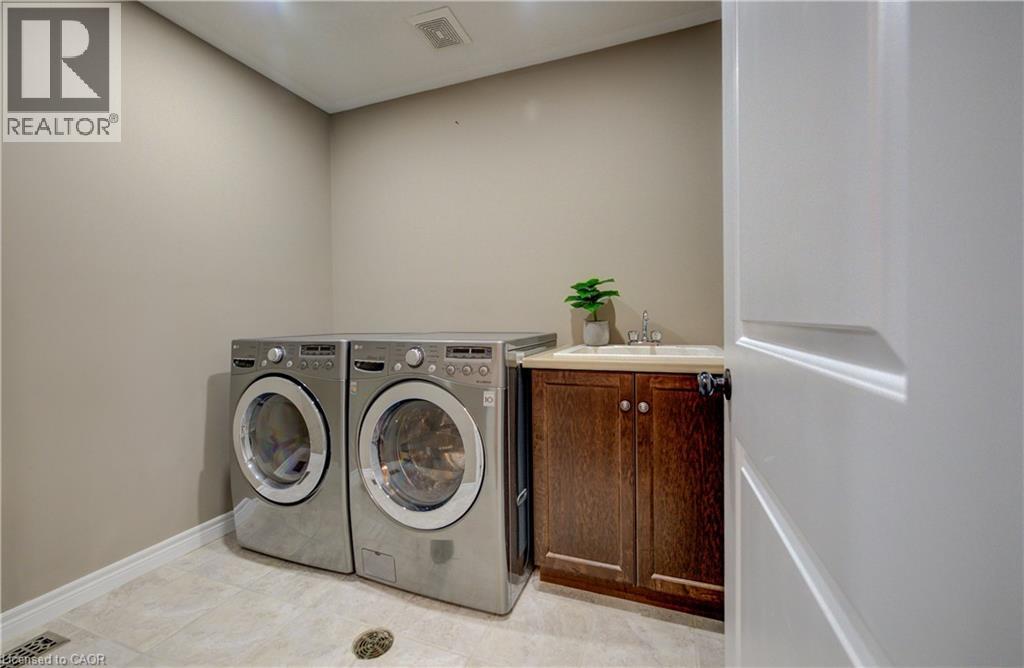 264 Evens Pond Crescent, Kitchener, ON - Indoor Photo Showing Laundry Room