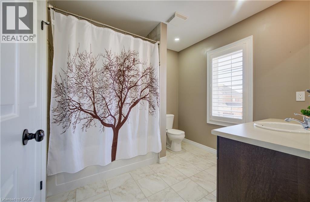 264 Evens Pond Crescent, Kitchener, ON - Indoor Photo Showing Bathroom