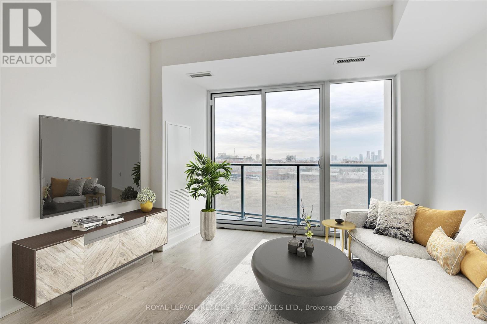 #523 - 36 Zorra Street, Toronto, ON - Indoor Photo Showing Living Room