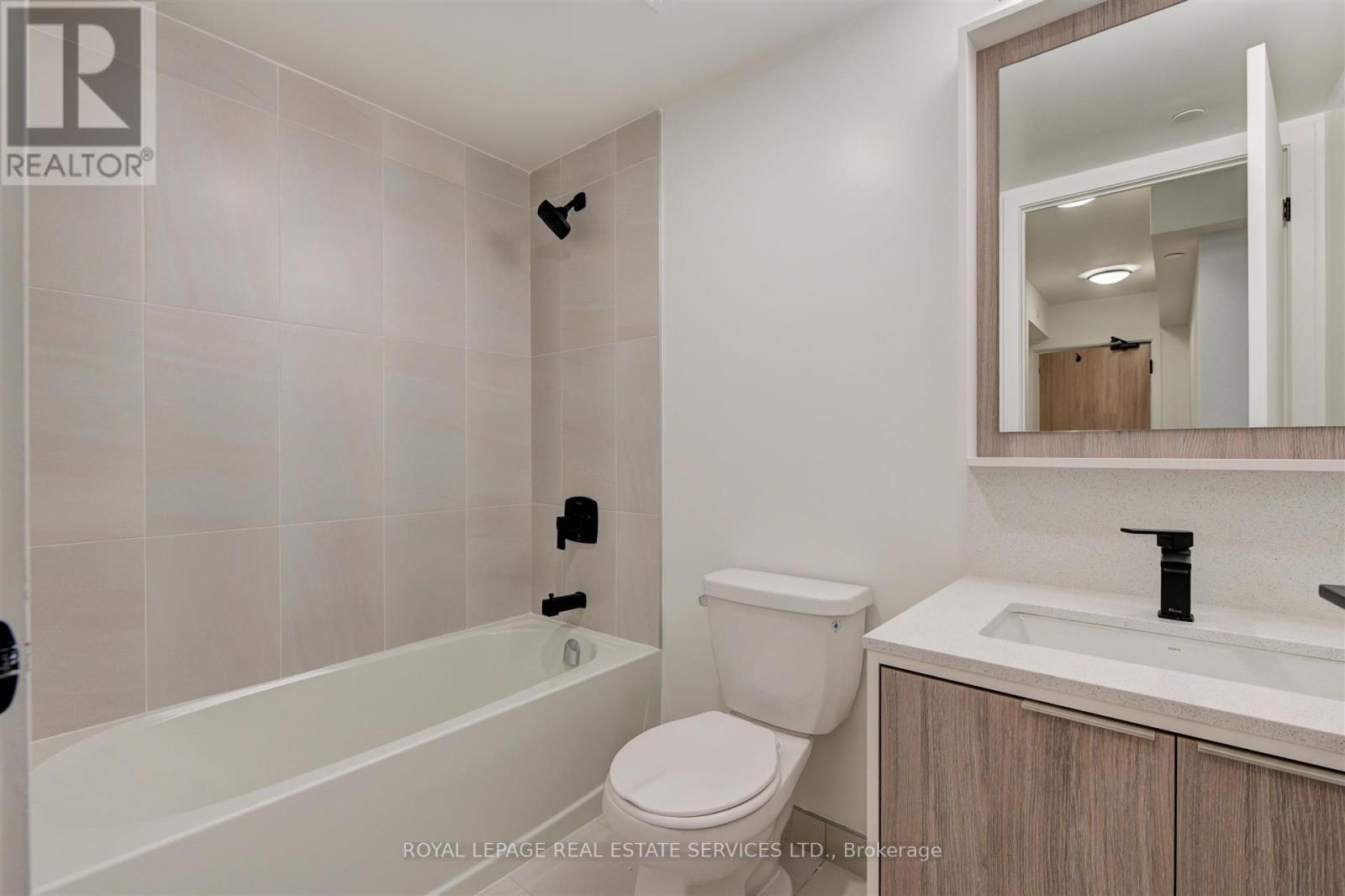 #523 - 36 Zorra Street, Toronto, ON - Indoor Photo Showing Bathroom