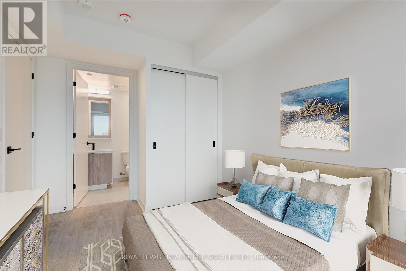 #523 - 36 Zorra Street, Toronto, ON - Indoor Photo Showing Bedroom