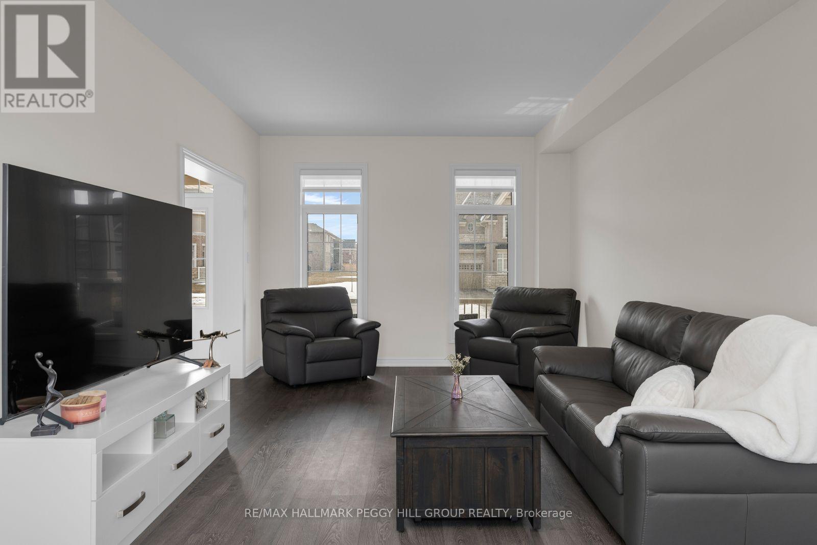 113 Rugman Crescent, Springwater, ON - Indoor Photo Showing Living Room