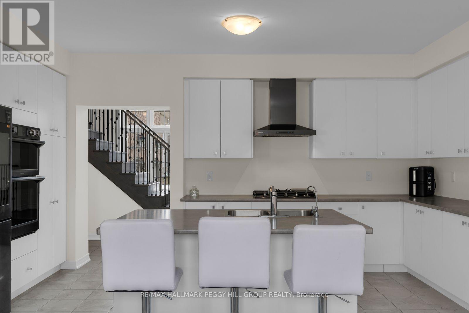 113 Rugman Crescent, Springwater, ON - Indoor Photo Showing Kitchen
