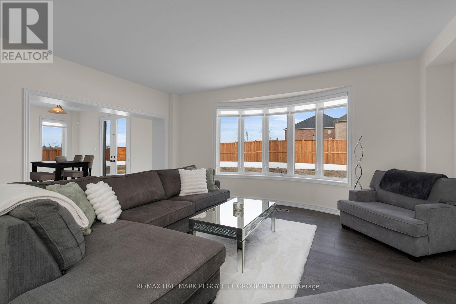 113 Rugman Crescent, Springwater, ON - Indoor Photo Showing Living Room