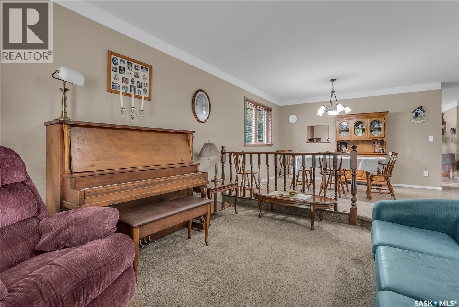 231 Benesh Crescent, Saskatoon, SK - Indoor Photo Showing Living Room