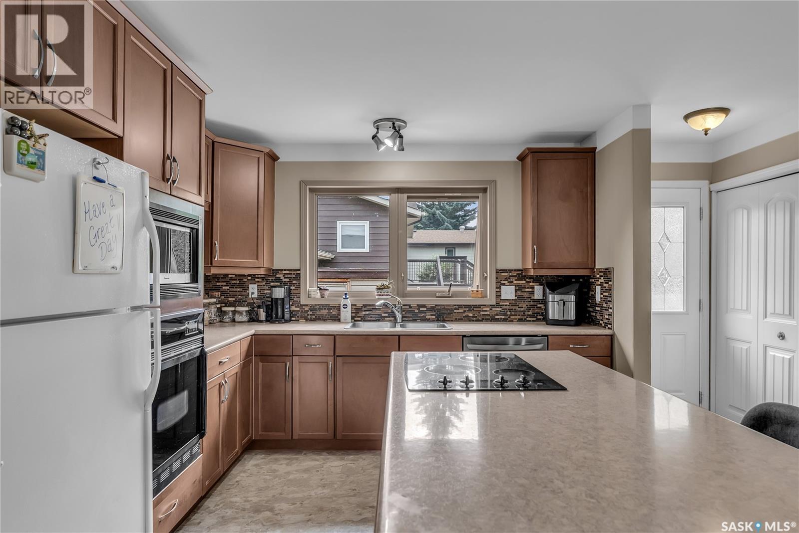 231 Benesh Crescent, Saskatoon, SK - Indoor Photo Showing Kitchen With Double Sink