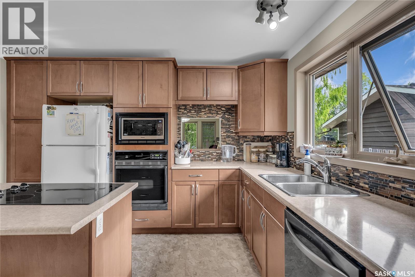 231 Benesh Crescent, Saskatoon, SK - Indoor Photo Showing Kitchen With Double Sink