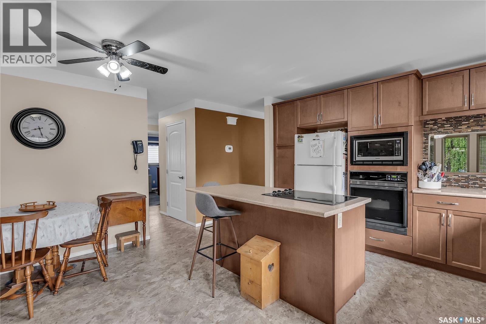 231 Benesh Crescent, Saskatoon, SK - Indoor Photo Showing Kitchen