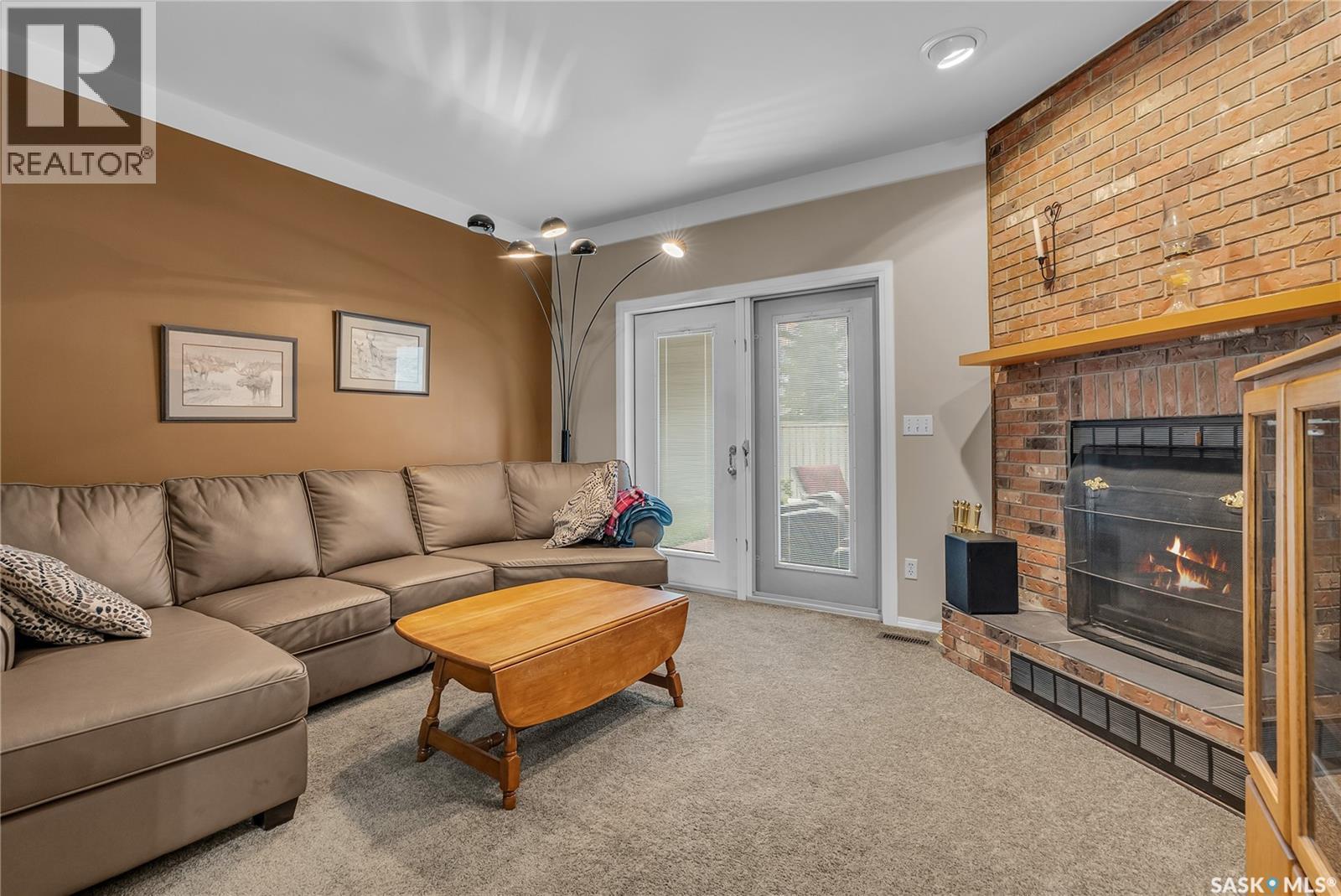 231 Benesh Crescent, Saskatoon, SK - Indoor Photo Showing Living Room With Fireplace