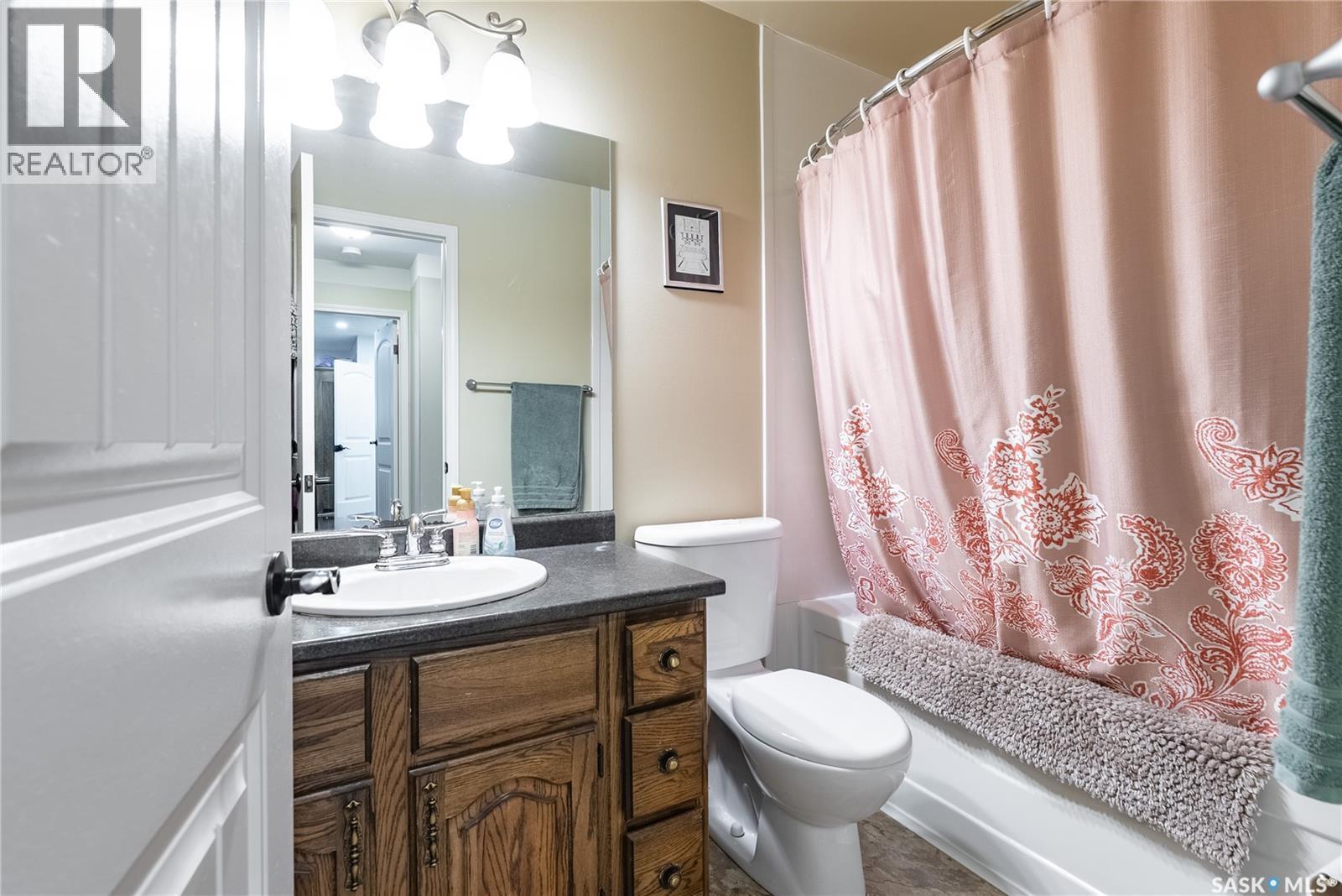 231 Benesh Crescent, Saskatoon, SK - Indoor Photo Showing Bathroom