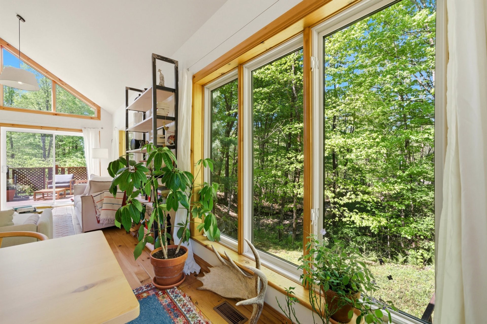 Dining Room - 250 Ch. Judd, Sutton, QC -