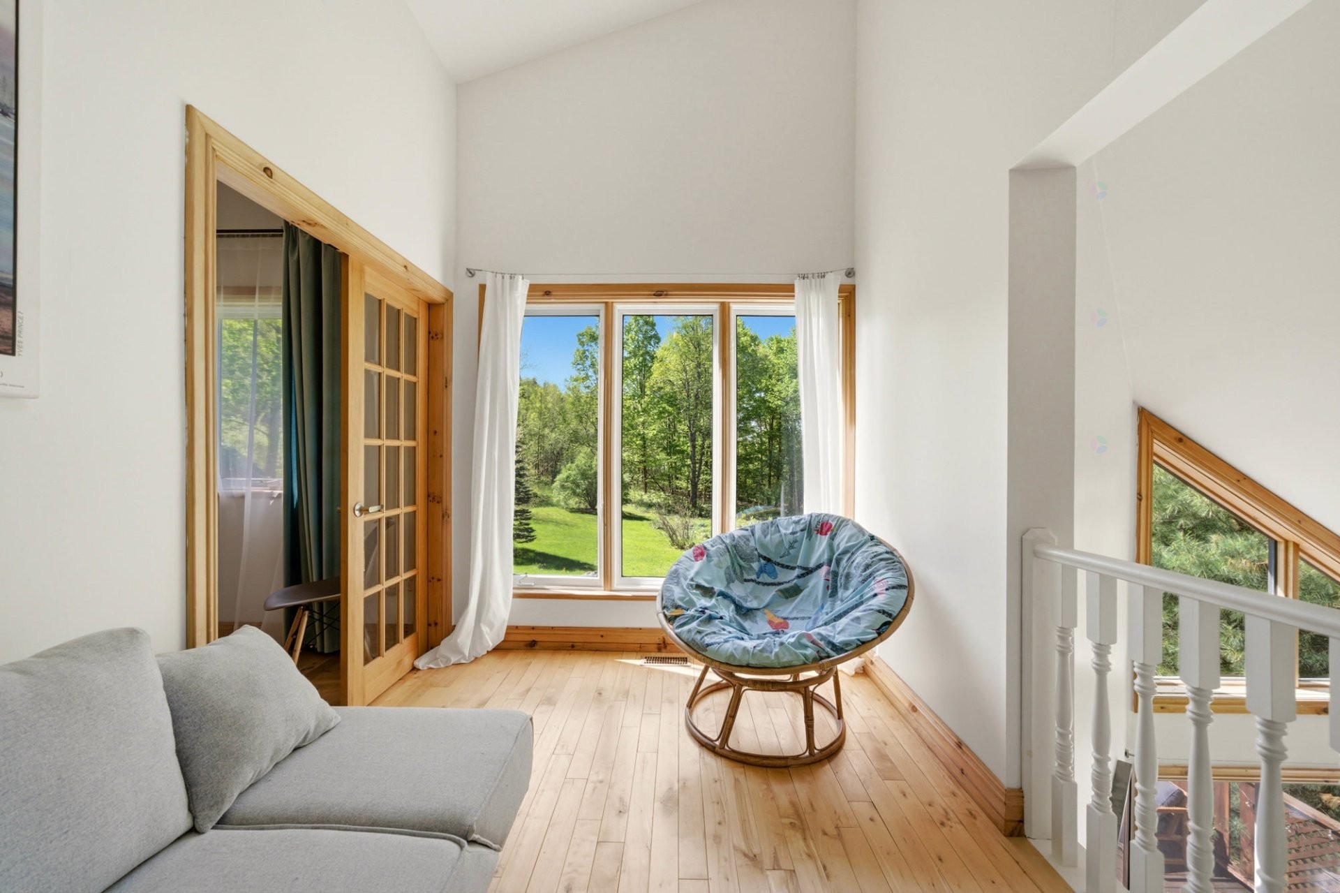 Mezzanine - 250 Ch. Judd, Sutton, QC - Indoor Photo Showing Living Room