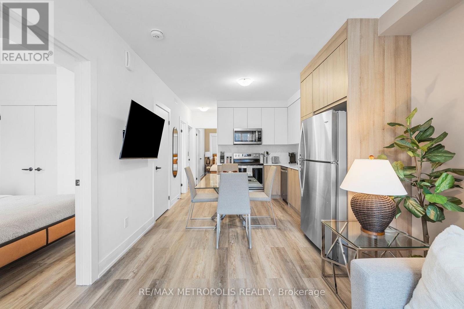 Unit B - 449 Lansdowne Avenue, Toronto, ON - Indoor