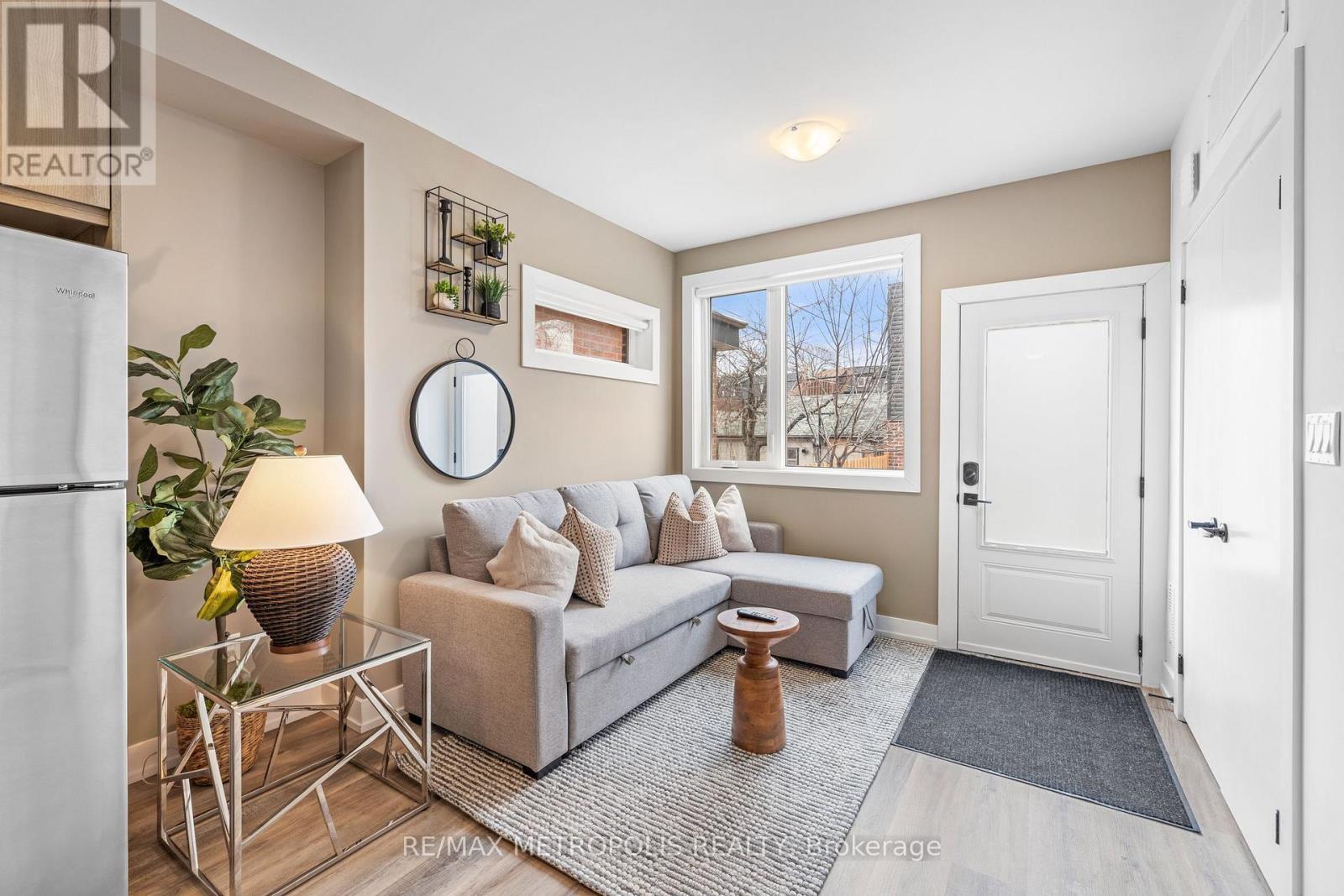 Unit B - 449 Lansdowne Avenue, Toronto, ON - Indoor