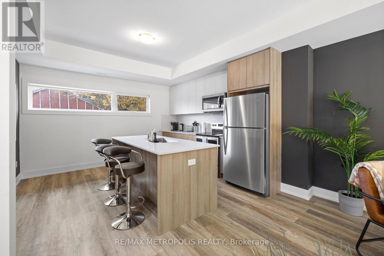 Unit D - 449 Lansdowne Avenue, Toronto, ON - Indoor Photo Showing Kitchen With Stainless Steel Kitchen