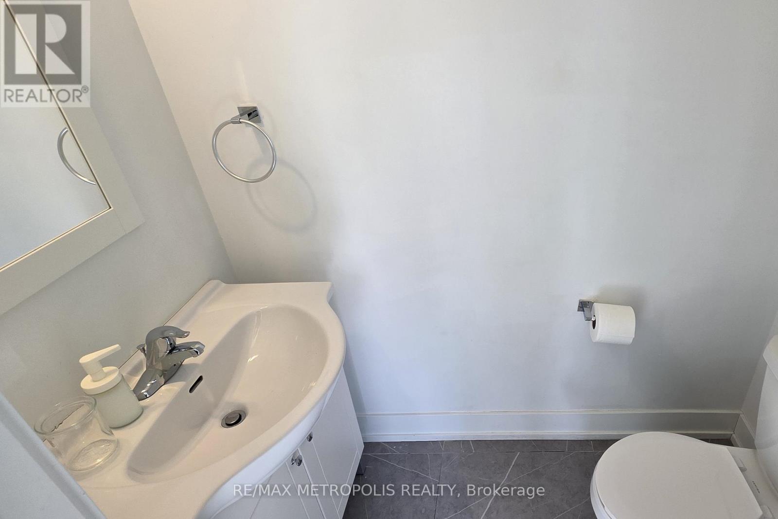 Unit D - 449 Lansdowne Avenue, Toronto, ON - Indoor Photo Showing Bathroom