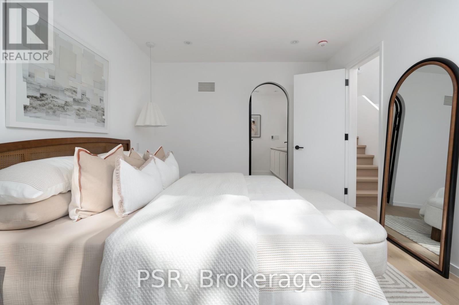 538 Duplex Avenue, Toronto, ON - Indoor Photo Showing Bedroom