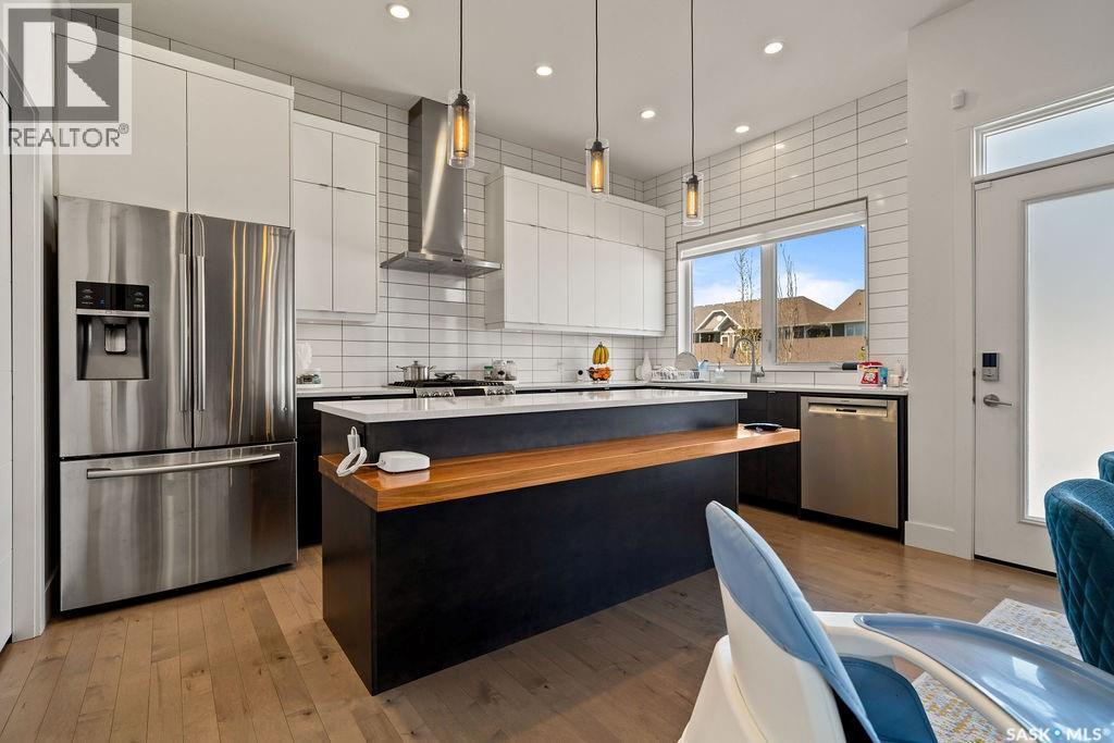 4238 Green Olive Way E, Regina, SK - Indoor Photo Showing Kitchen With Stainless Steel Kitchen With Upgraded Kitchen