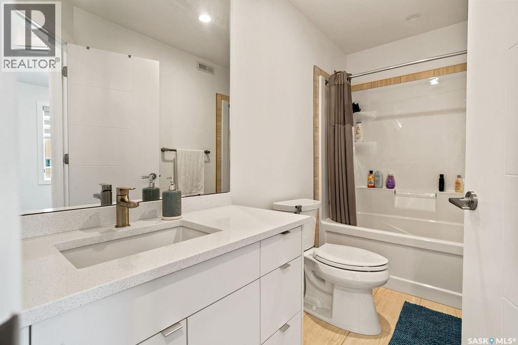 4238 Green Olive Way E, Regina, SK - Indoor Photo Showing Bathroom